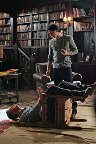 Still of Ian Somerhalder and Taylor Kinney in Vampyro dienorasciai (2009)