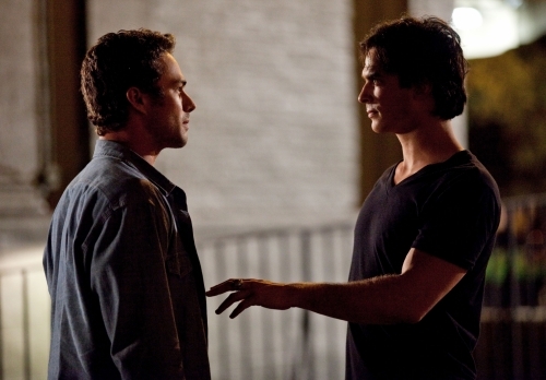 Still of Ian Somerhalder and Taylor Kinney in Vampyro dienorasciai (2009)