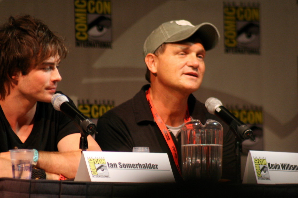 Ian Somerhalder and Kevin Williamson at event of Vampyro dienorasciai (2009)
