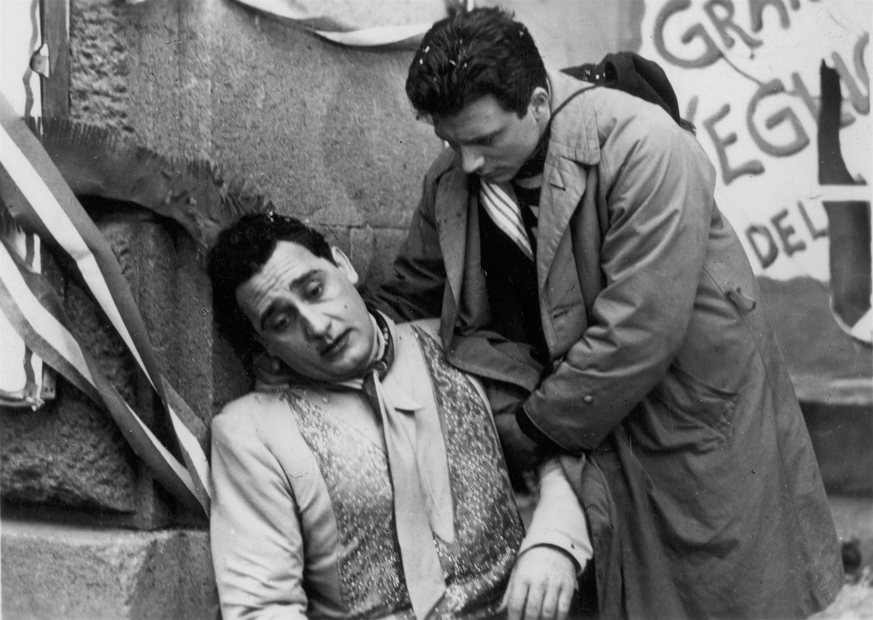 Still of Franco Interlenghi and Alberto Sordi in I vitelloni (1953)