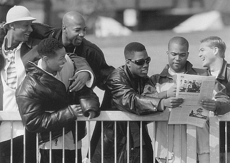 Still of Marlon Wayans, Travis Ford, Kadeem Hardison, Jack Karuletwa, Lorenzo Orr and Chris Spencer in The Sixth Man (1997)