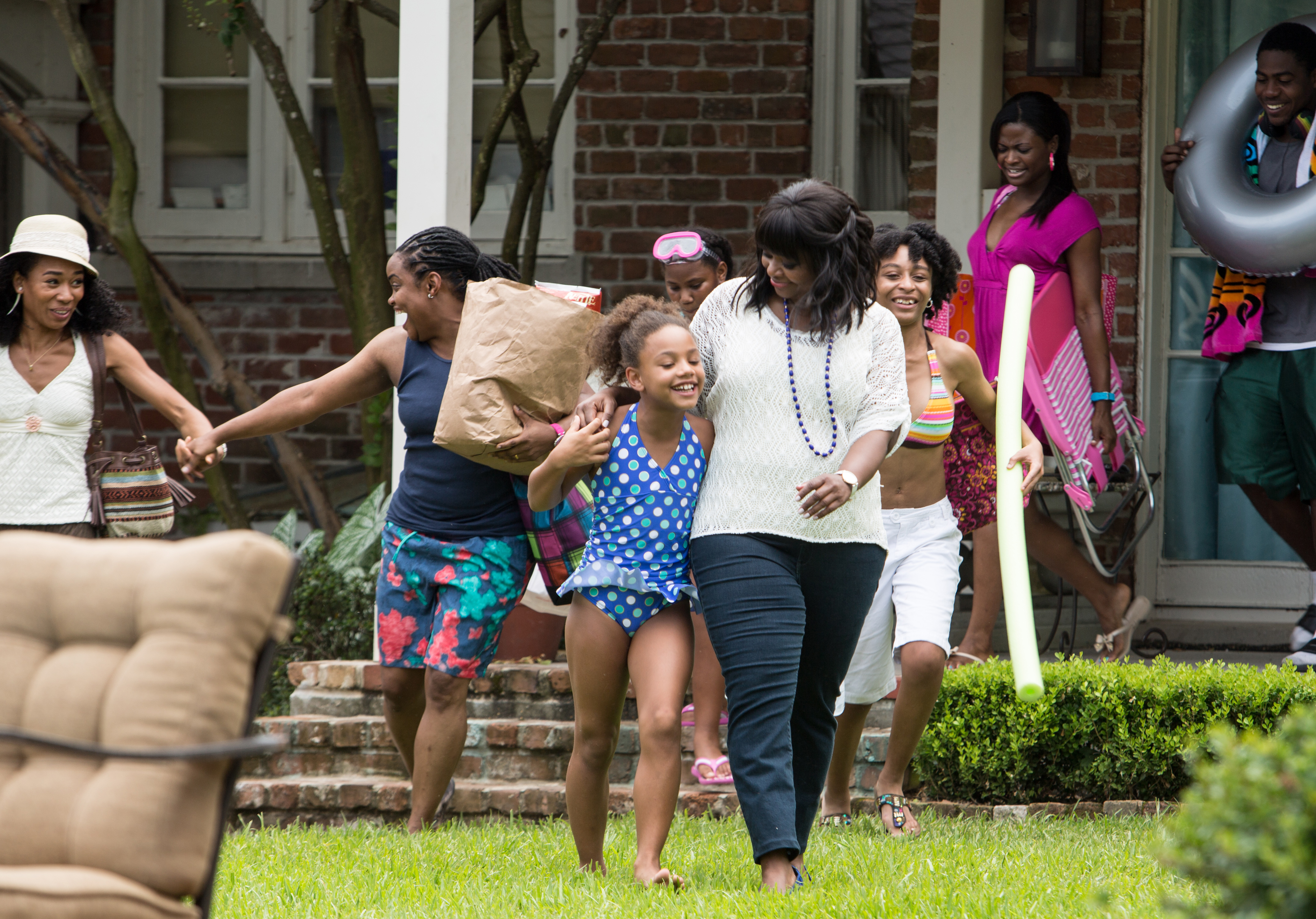 Still of Octavia Spencer and Jillian Estell in Black or White (2014)