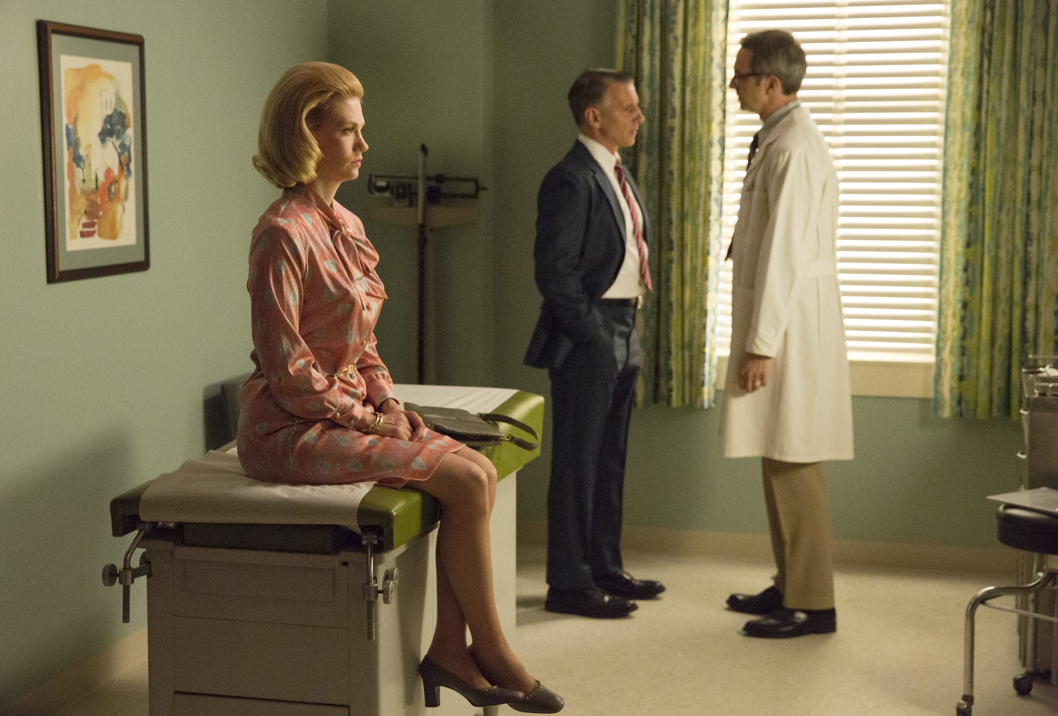 Still of January Jones and Christopher Stanley in MAD MEN. Reklamos vilkai (2007)