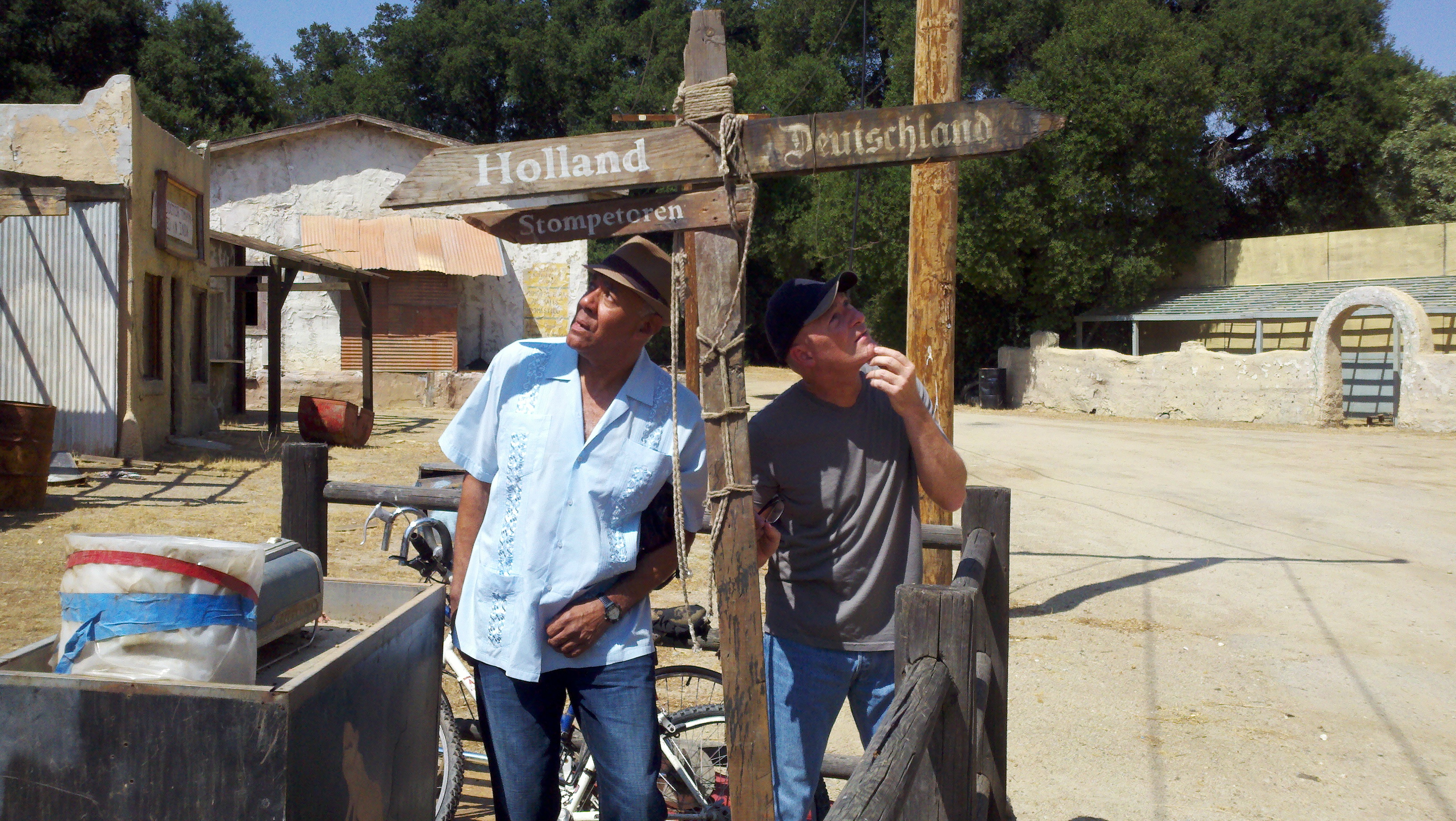Rick Fitts, Stephen Stanton on the set of Mucho Dinero (2012)