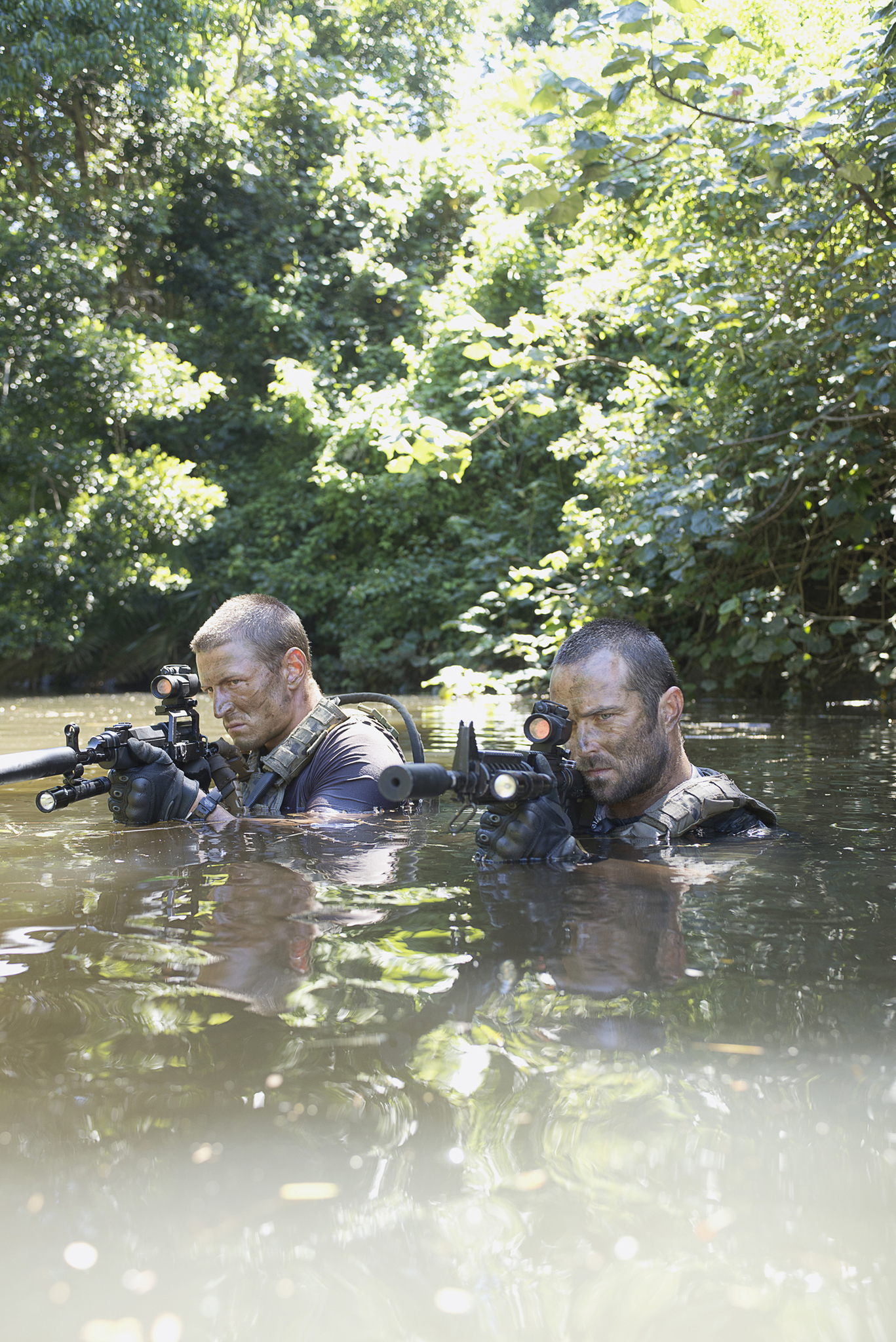 Still of Sullivan Stapleton and Philip Winchester in Strike Back (2010)