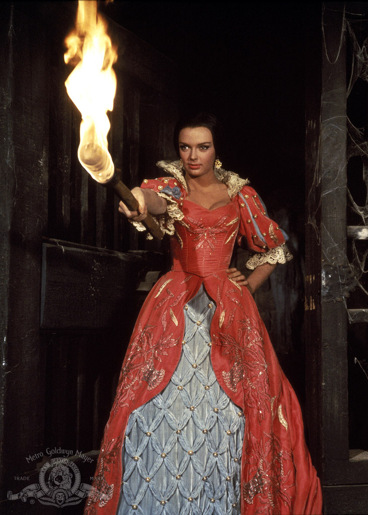 Still of Barbara Steele in Pit and the Pendulum (1961)