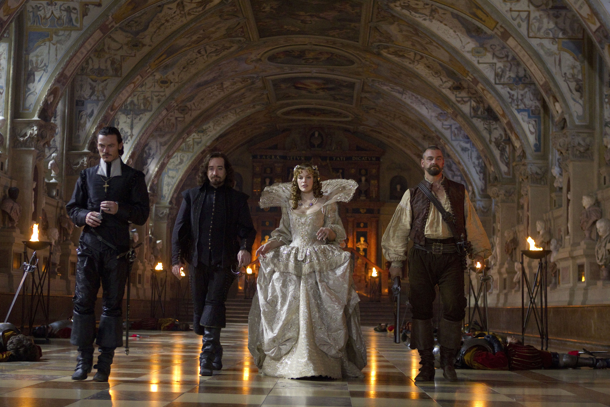 Still of Milla Jovovich, Matthew Macfadyen, Ray Stevenson and Luke Evans in Trys muskietininkai 3D (2011)