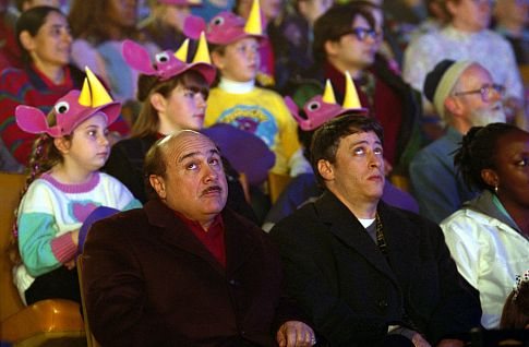 Danny DeVito and Jon Stewart in Death to Smoochy (2002)