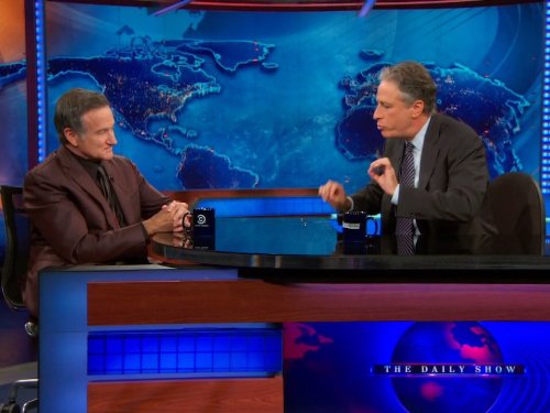 Still of Robin Williams and Jon Stewart in The Daily Show (1996)