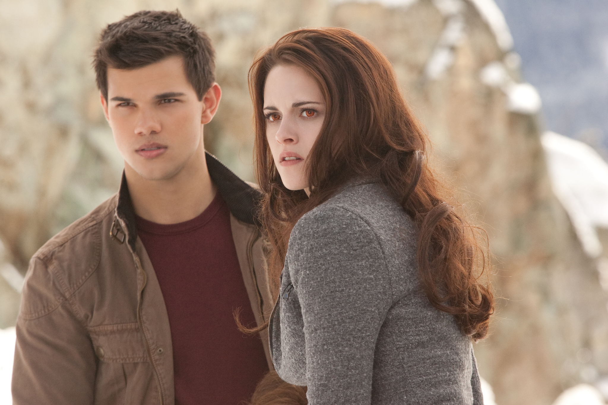 Still of Kristen Stewart and Taylor Lautner in Brekstanti ausra. 2 dalis (2012)