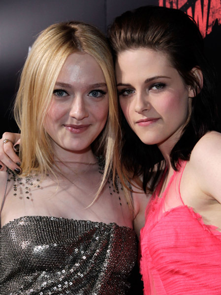 Dakota Fanning and Kristen Stewart at event of The Runaways (2010)