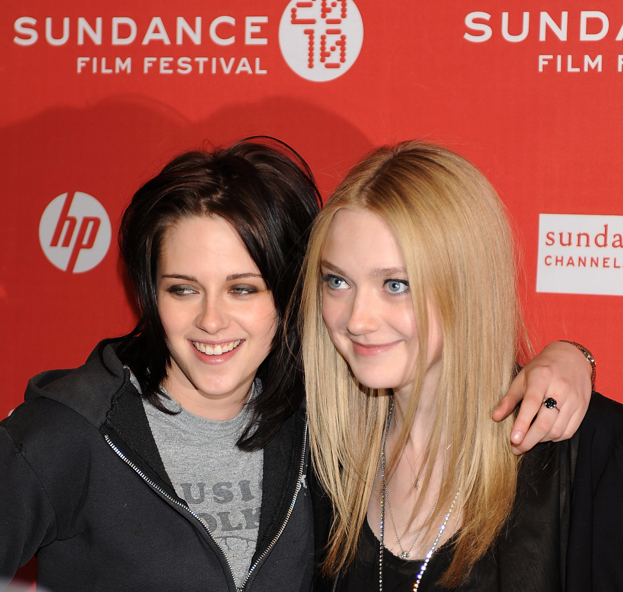 Dakota Fanning and Kristen Stewart