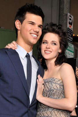 Kristen Stewart and Taylor Lautner at event of Jaunatis (2009)