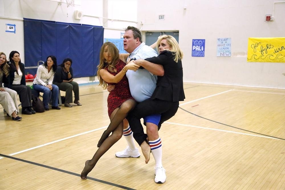 Still of Jane Krakowski, Sofía Vergara and Eric Stonestreet in Moderni seima: Under Pressure (2014)