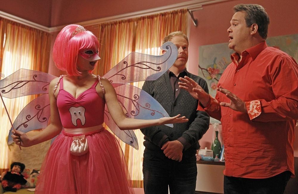 Still of Jesse Tyler Ferguson, Sarah Hyland and Eric Stonestreet in Moderni seima (2009)