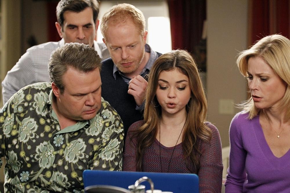 Still of Julie Bowen, Ty Burrell, Jesse Tyler Ferguson, Sarah Hyland and Eric Stonestreet in Moderni seima (2009)