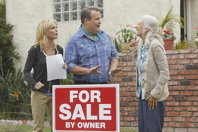 Still of Julie Bowen, Irene Roseen and Eric Stonestreet in Moderni seima (2009)