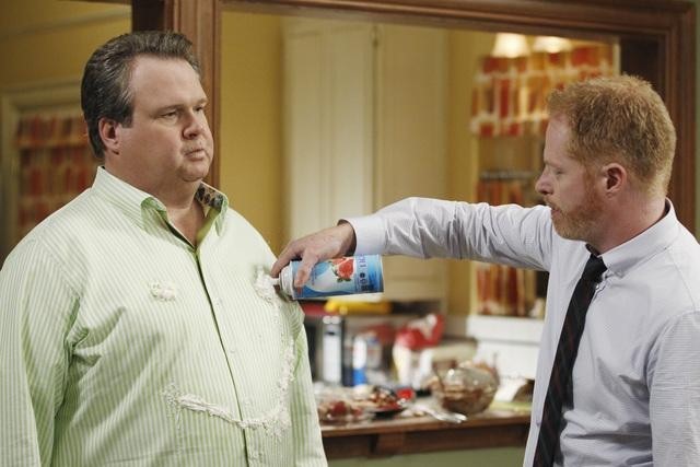 Still of Jesse Tyler Ferguson and Eric Stonestreet in Moderni seima (2009)