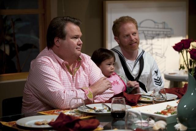 Still of Jesse Tyler Ferguson and Eric Stonestreet in Moderni seima (2009)