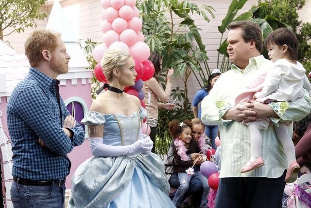 Still of Jesse Tyler Ferguson, Kate Reinders and Eric Stonestreet in Moderni seima (2009)