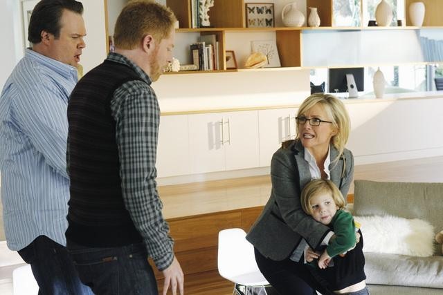 Still of Rachael Harris, Jesse Tyler Ferguson and Eric Stonestreet in Moderni seima (2009)