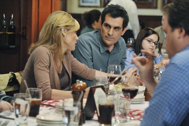 Still of Julie Bowen, Ty Burrell, Eric Stonestreet and Ariel Winter in Moderni seima (2009)