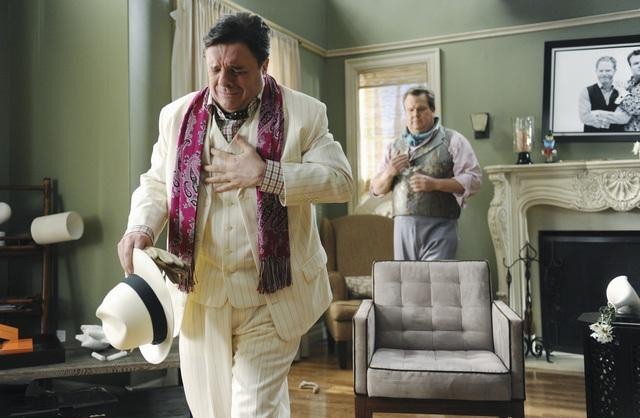 Still of Nathan Lane and Eric Stonestreet in Moderni seima (2009)