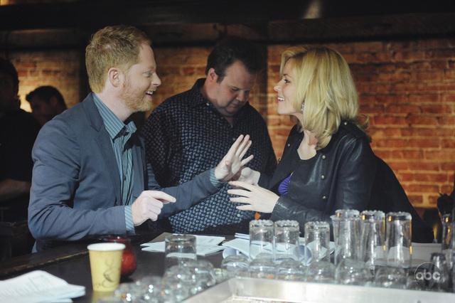 Still of Elizabeth Banks, Jesse Tyler Ferguson and Eric Stonestreet in Moderni seima (2009)