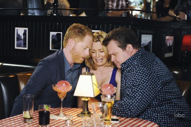 Still of Elizabeth Banks, Jesse Tyler Ferguson and Eric Stonestreet in Moderni seima (2009)