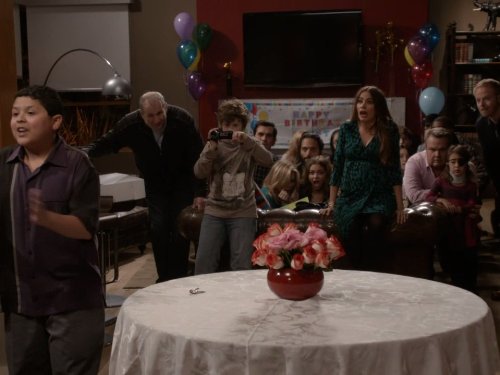 Still of Sofía Vergara, Jesse Tyler Ferguson, Ed O'Neill, Eric Stonestreet, Rico Rodriguez and Aubrey Anderson-Emmons in Moderni seima (2009)