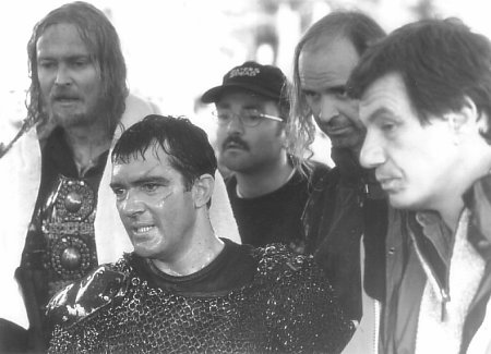 Antonio Banderas, John McTiernan and Dennis Storhøi in The 13th Warrior (1999)