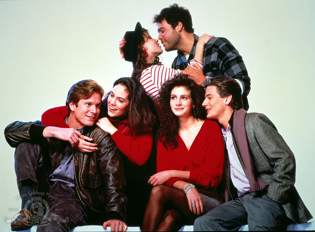 Still of Julia Roberts, Vincent D'Onofrio, Lili Taylor, Annabeth Gish, William R. Moses and Adam Storke in Mystic Pizza (1988)