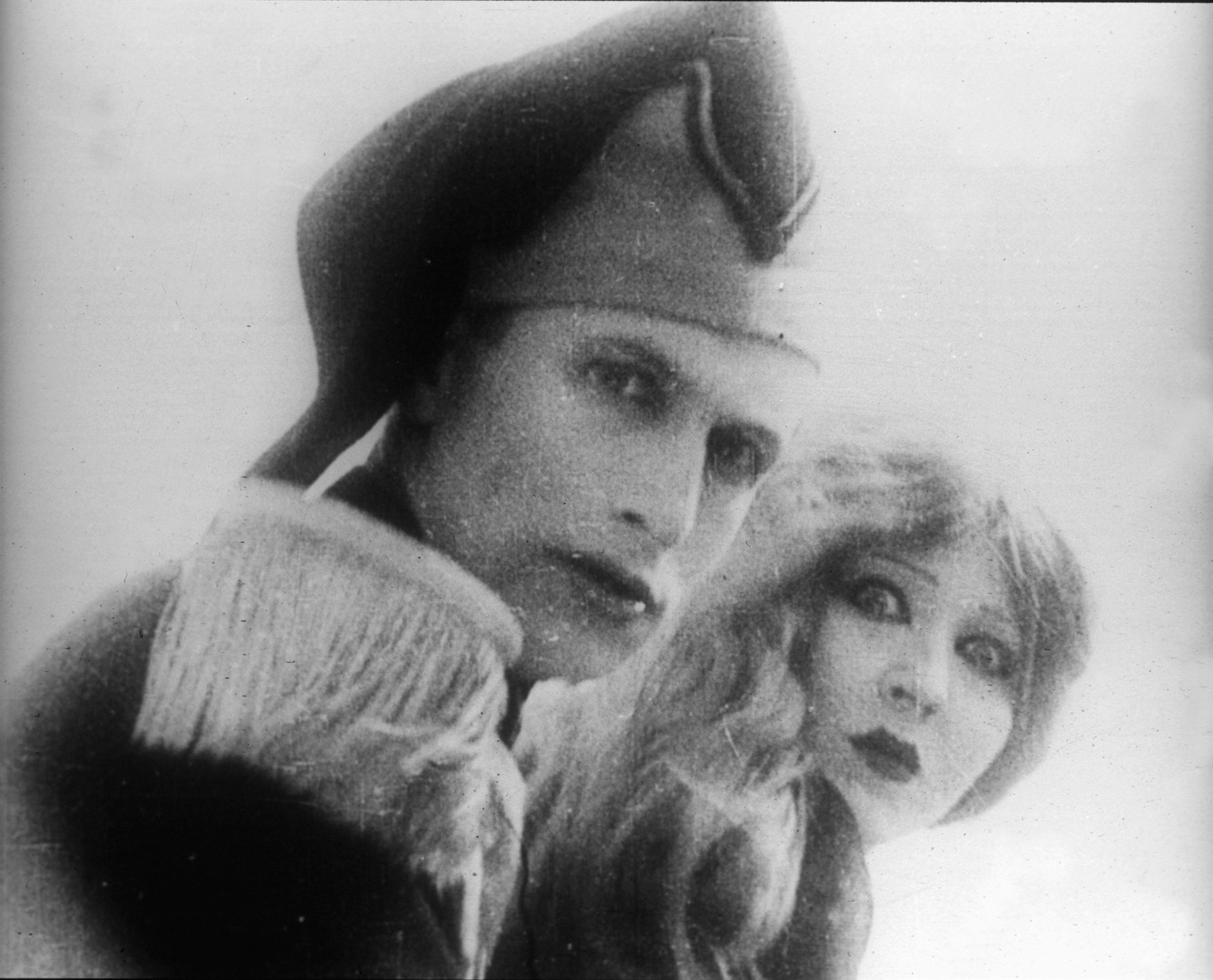 Still of Catherine Hessling and Jean Storm in La petite marchande d'allumettes (1928)