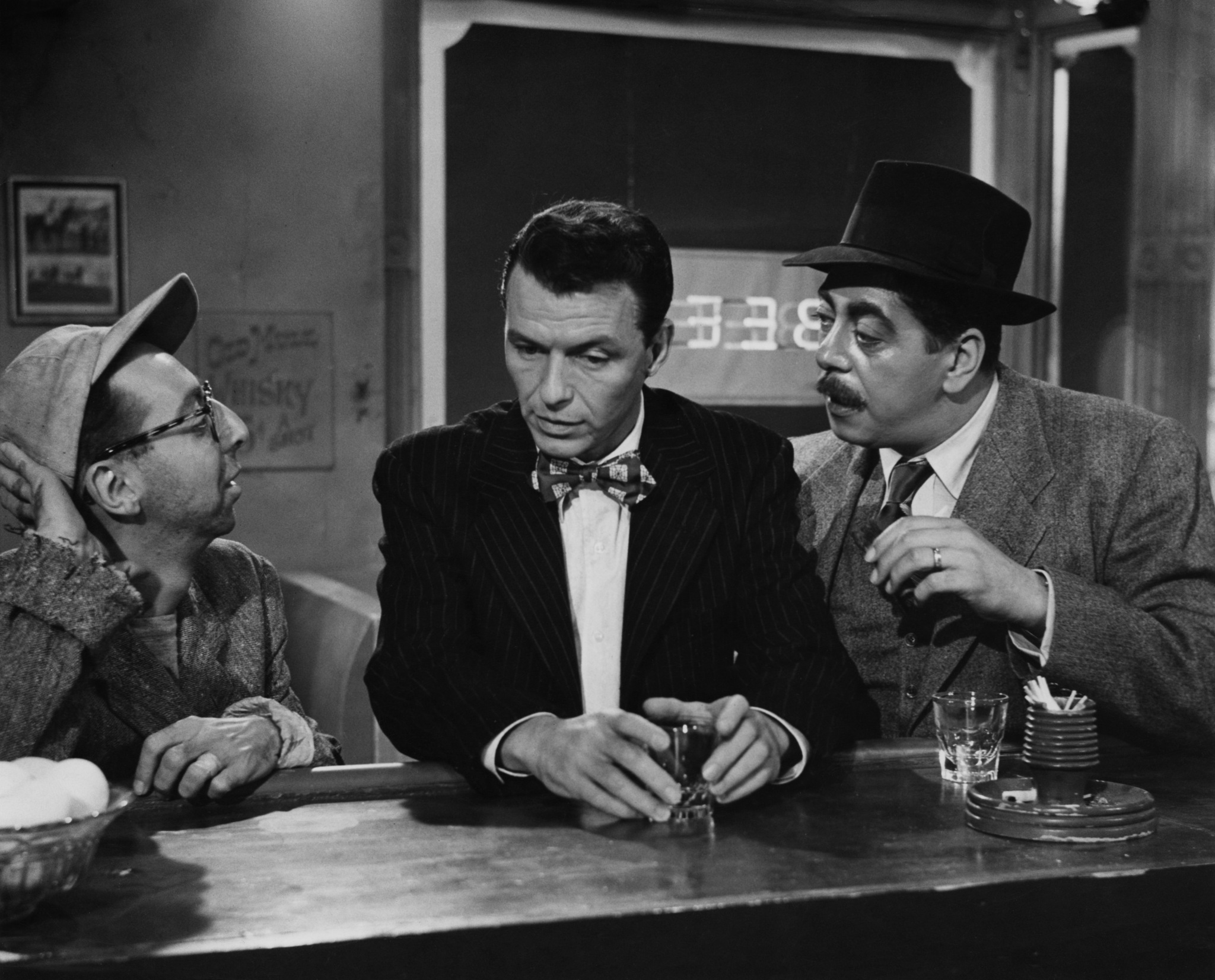 Still of Frank Sinatra, Arnold Stang and Robert Strauss in The Man with the Golden Arm (1955)