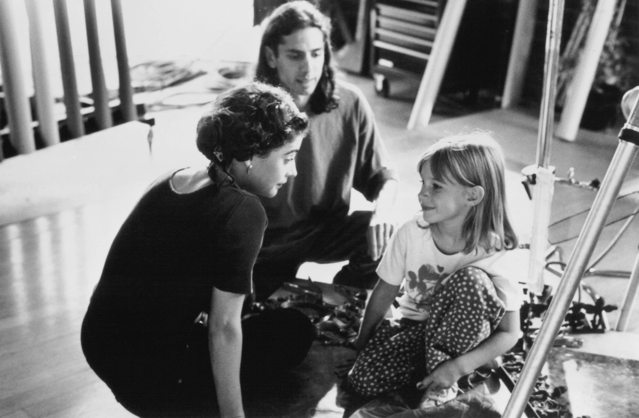 Still of Julia Devin, Moira Kelly and Wesley Strick in The Tie That Binds (1995)