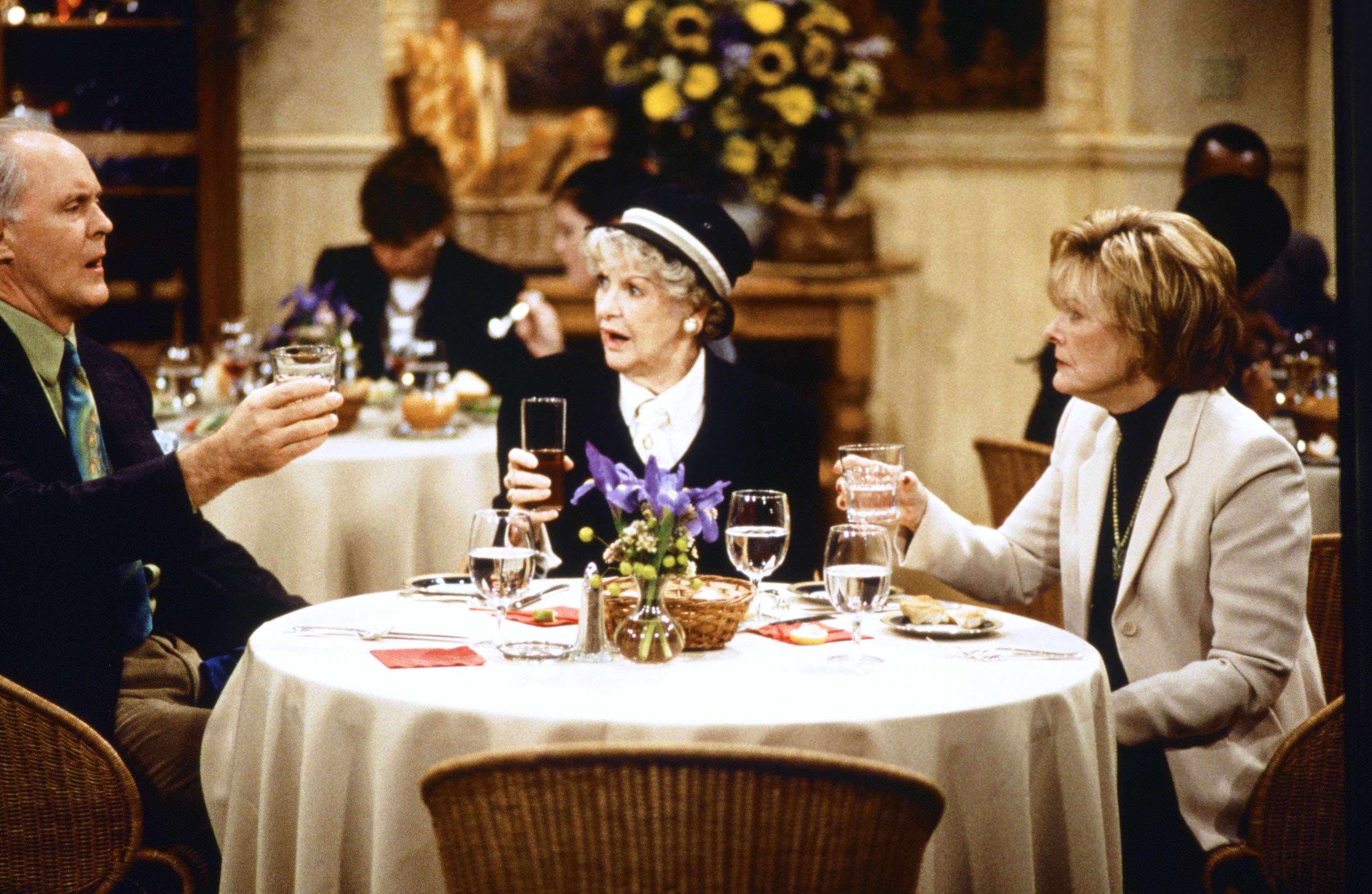 Still of John Lithgow, Jane Curtin and Elaine Stritch in Trecias luitas nuo saules (1996)