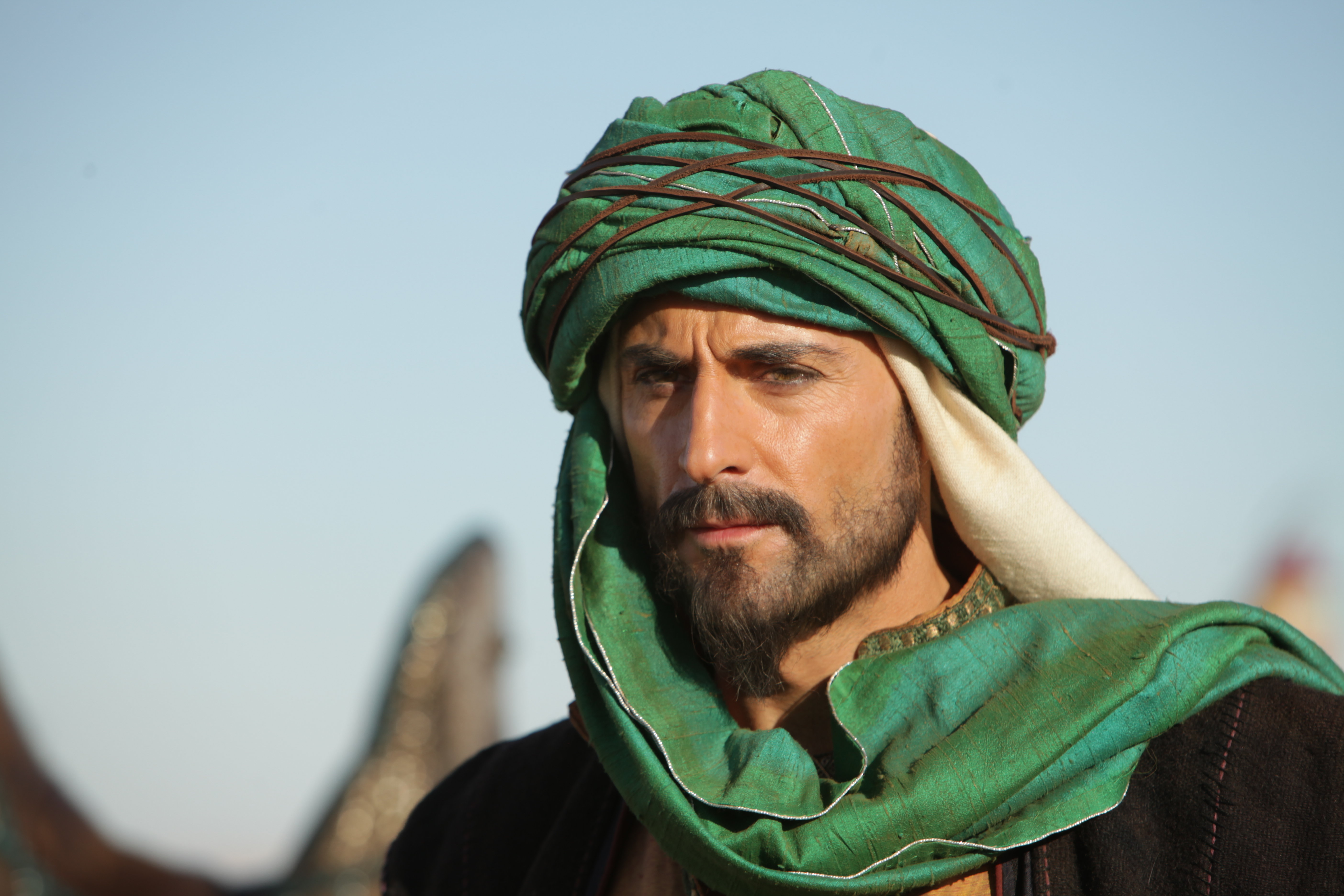 Sultan Amar (Mark Strong)