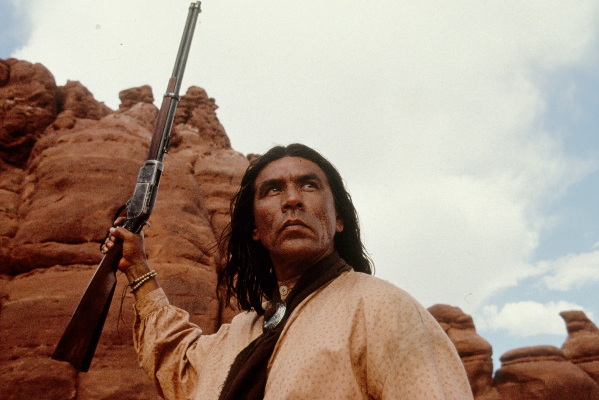 Still of Wes Studi in Geronimo: An American Legend (1993)