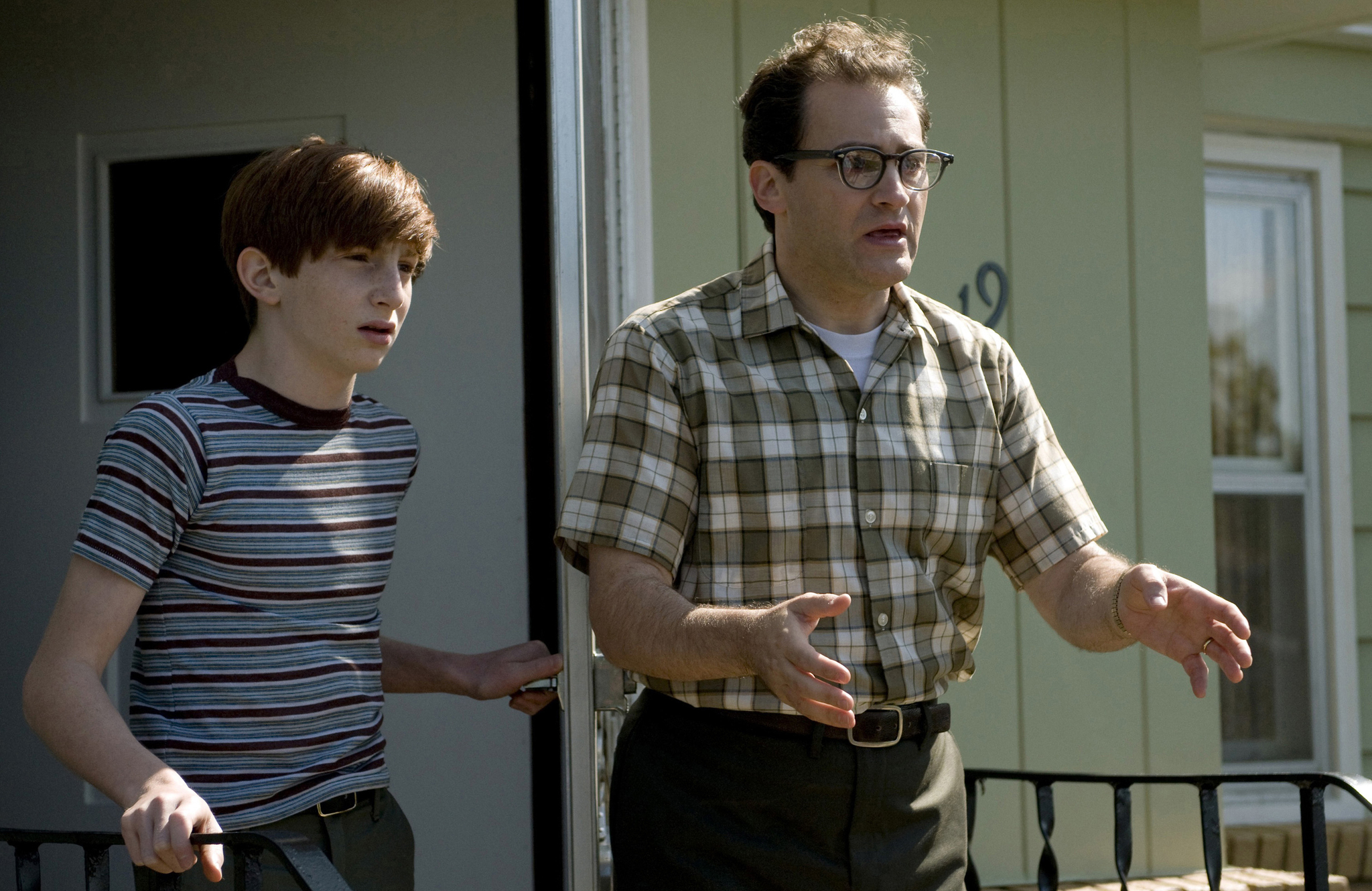 Still of Michael Stuhlbarg and Aaron Wolff in A Serious Man (2009)