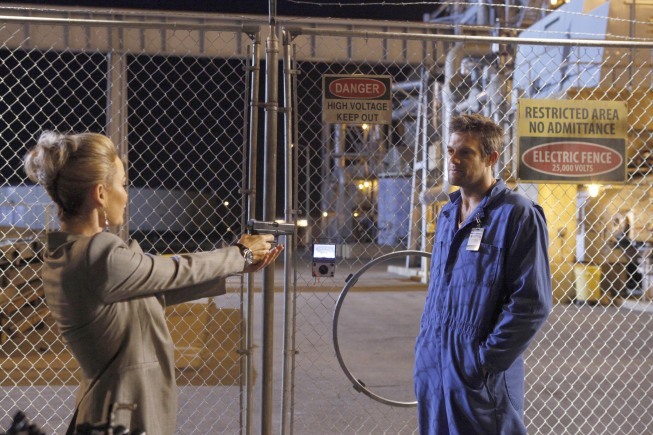 Still of Geoff Stults and Kelly Carlson in The Finder (2012)