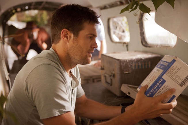 Still of Geoff Stults in The Finder: An Orphan Walks Into a Bar (2012)