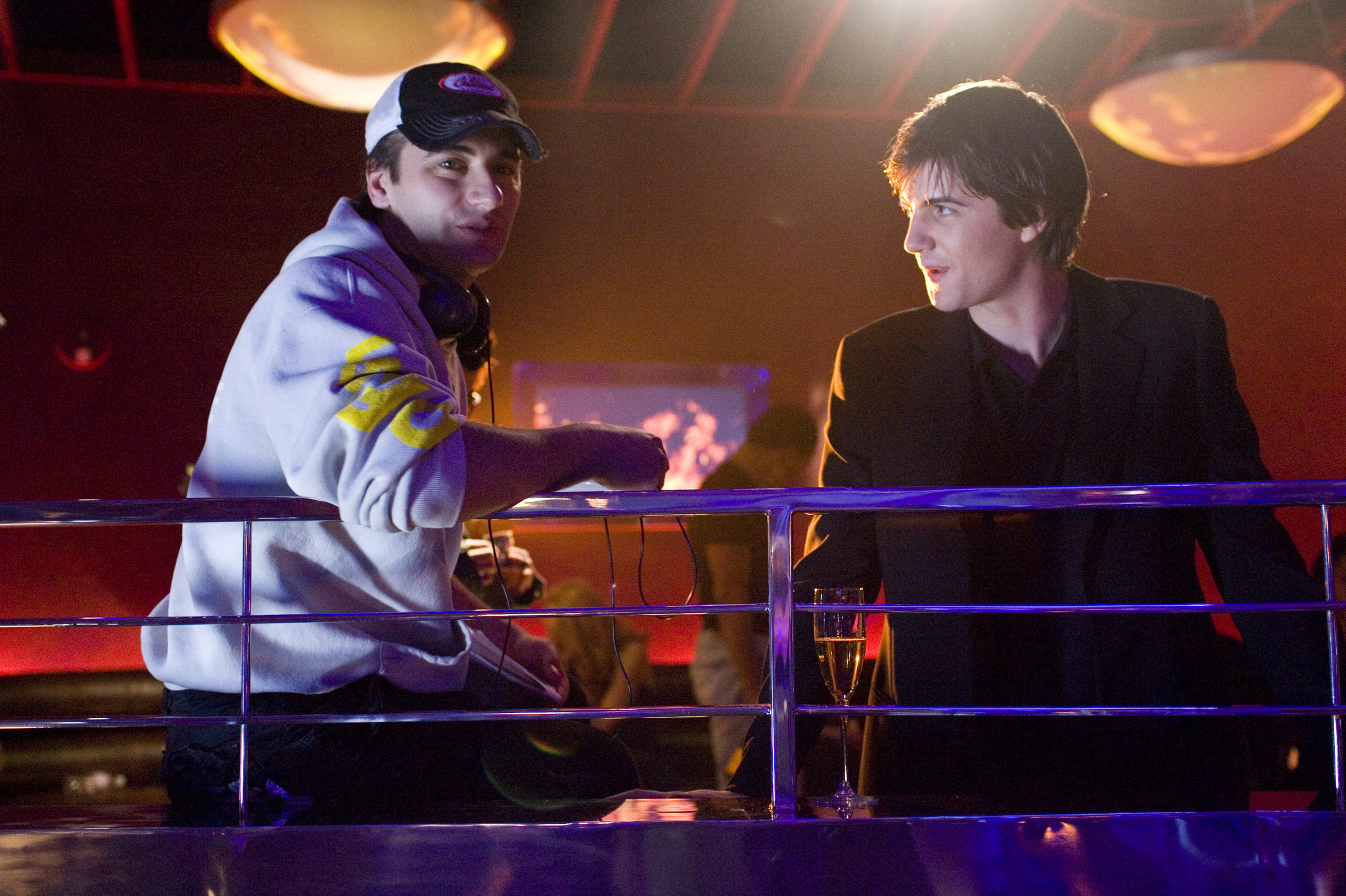 Still of Robert Luketic and Jim Sturgess in 21 (2008)