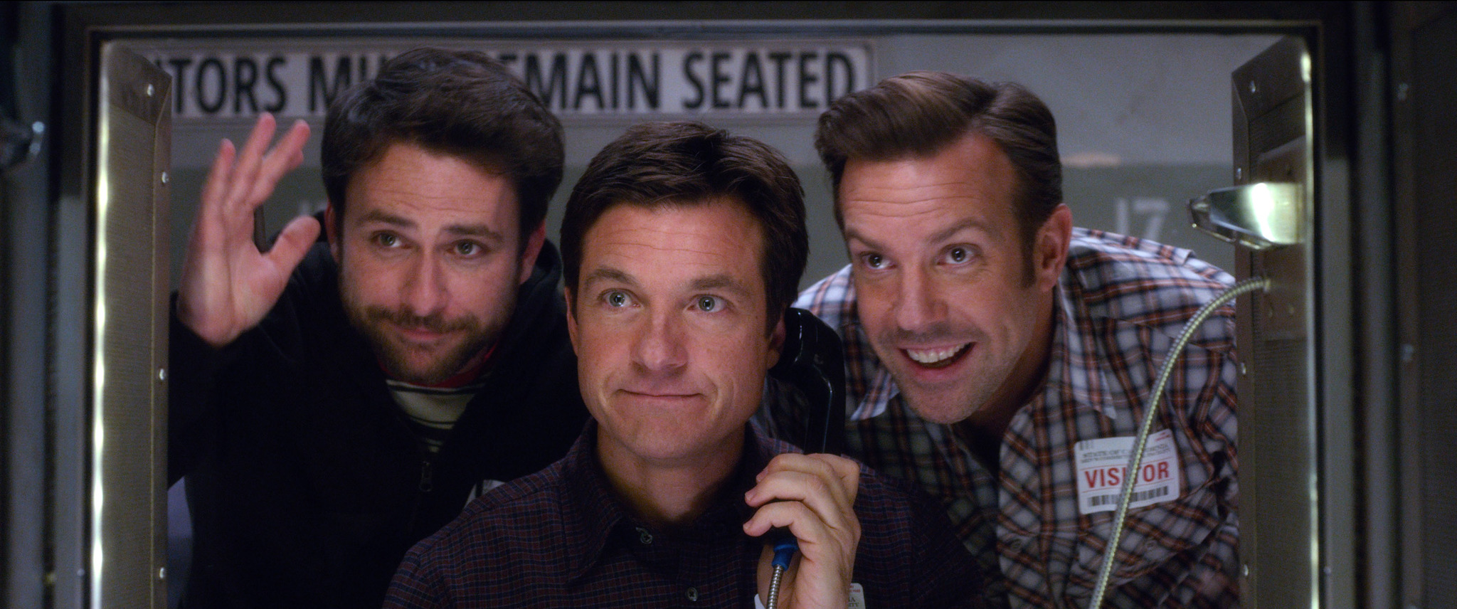 Still of Jason Bateman, Charlie Day and Jason Sudeikis in Kaip atsikratyti boso 2 (2014)