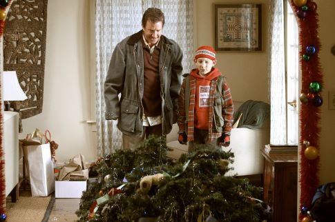 Still of Tim Allen and Erik Per Sullivan in Christmas with the Kranks (2004)