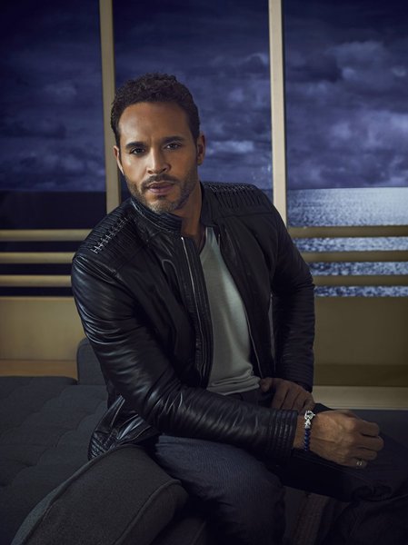 Still of Daniel Sunjata in Graceland (2013)