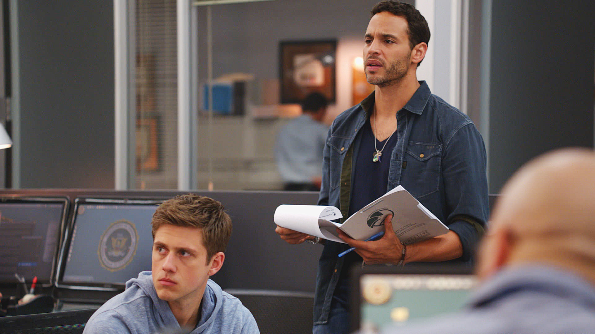 Still of Daniel Sunjata and Aaron Tveit in Graceland (2013)