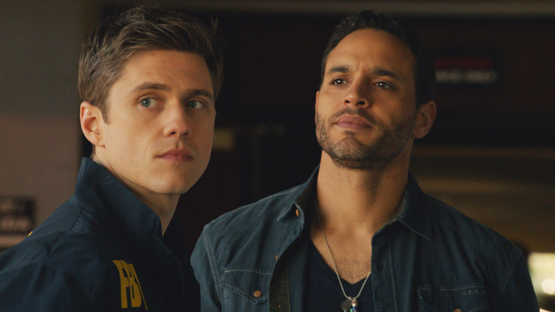 Still of Daniel Sunjata and Aaron Tveit in Graceland (2013)