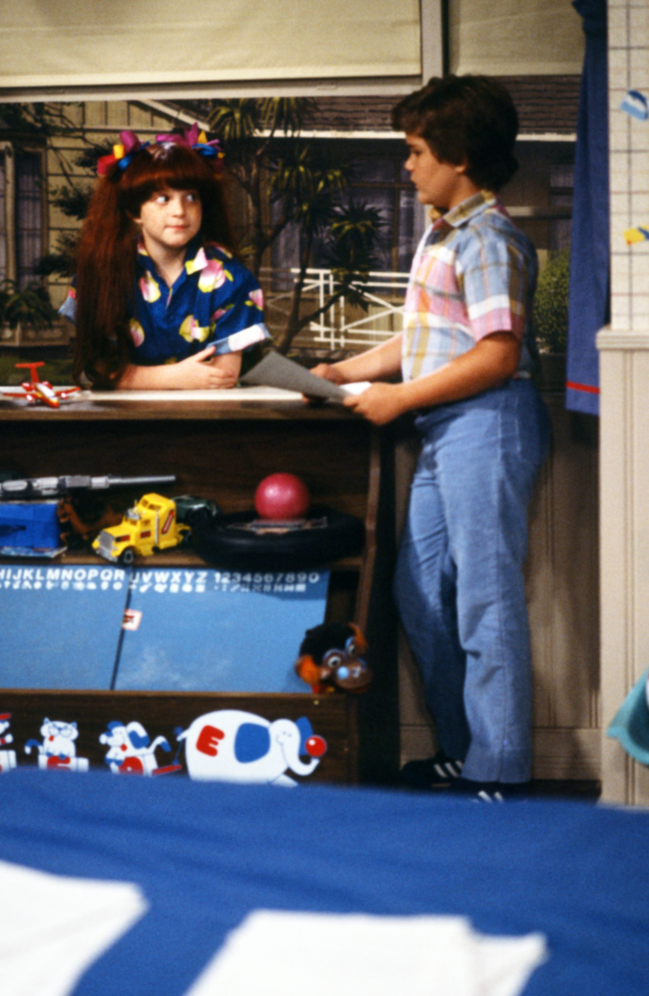 Still of Emily Schulman and Jerry Supiran in Small Wonder (1985)