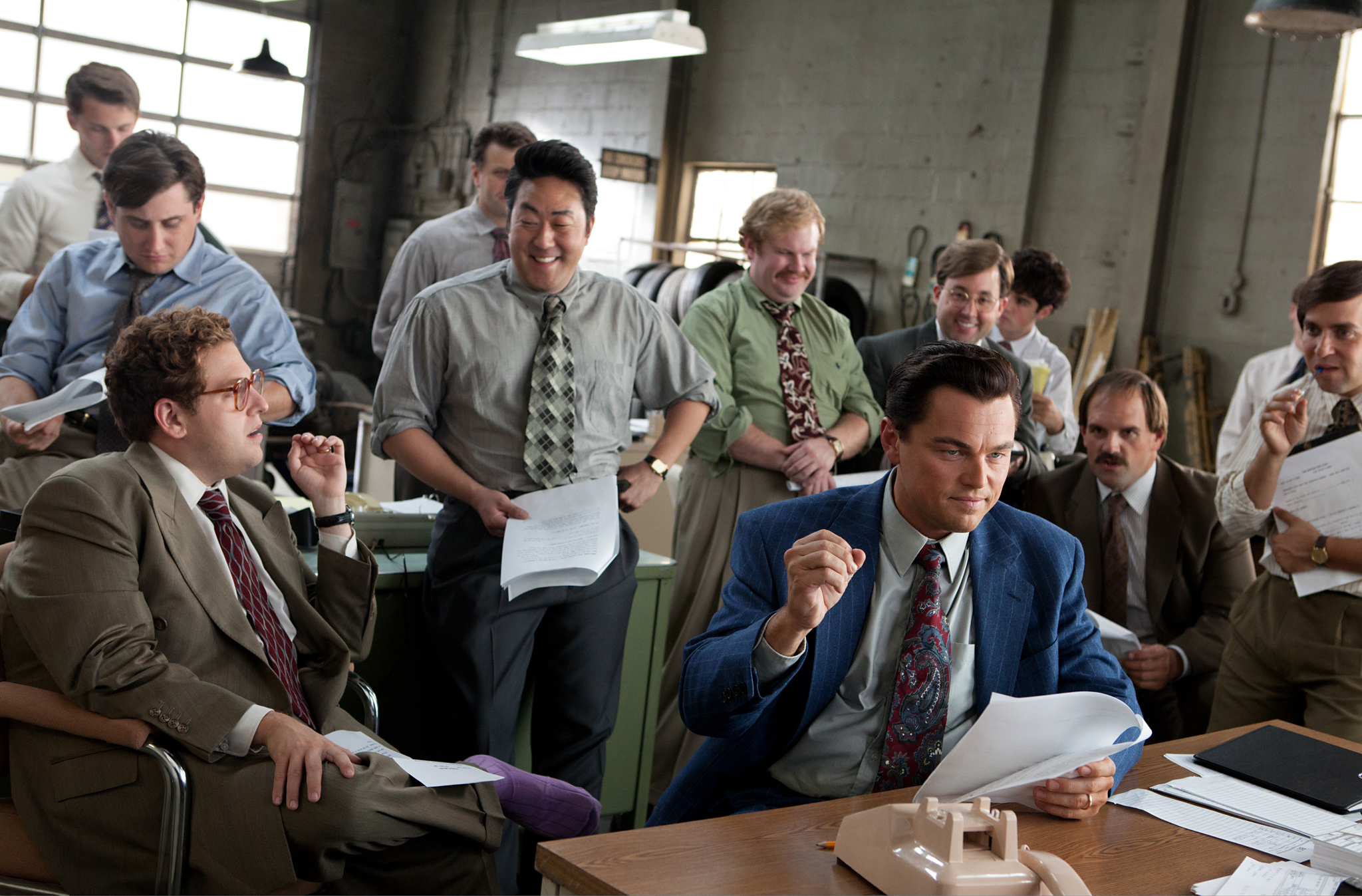 Still of Leonardo DiCaprio, Kenneth Choi, Ethan Suplee, Jonah Hill, Toby Welch and Henry Zebrowski in Volstryto vilkas (2013)