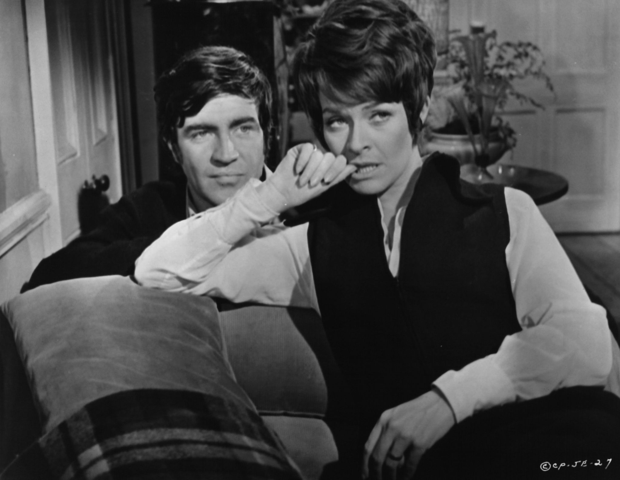 Still of Alan Bates and Janet Suzman in A Day in the Death of Joe Egg (1972)